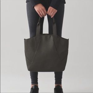 Lululemon small all day tote - like new!